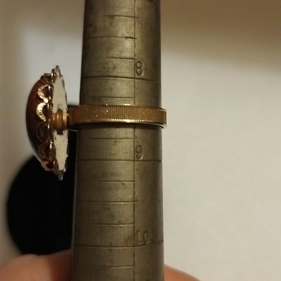 Vintage Czech Gold Stone set in a gold tone adjustable band w/ filagree - Picture 12 of 12